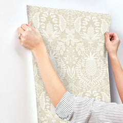 RF7485-peel-and-stick-wallpaper-stick-application-step