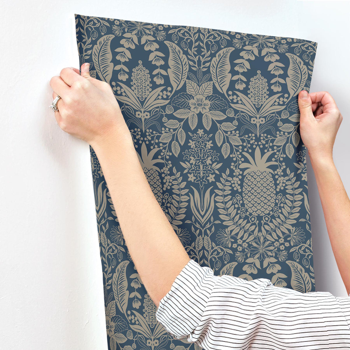 RF7486-peel-and-stick-wallpaper-stick-application-step