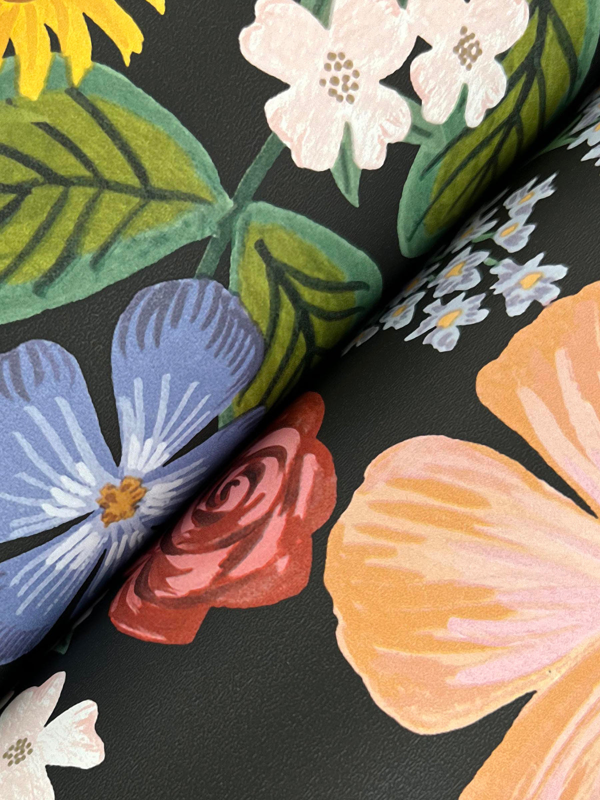 RF7491-peel-and-stick-wallpaper-detail-closeup