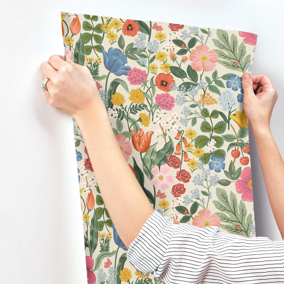 RF7492-peel-and-stick-wallpaper-stick-application-step