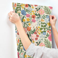 RF7492-peel-and-stick-wallpaper-stick-application-step
