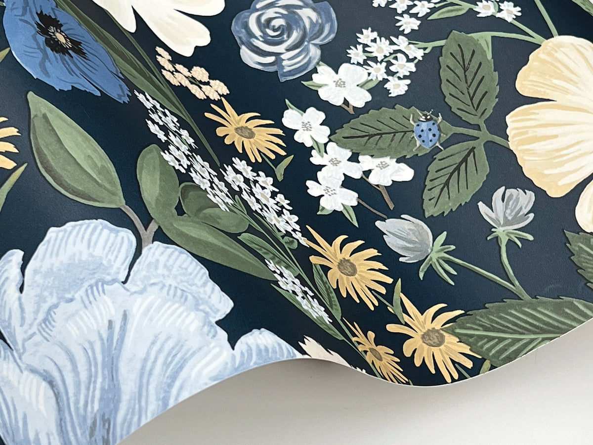 RF7494-peel-and-stick-wallpaper-detail-closeup-3
