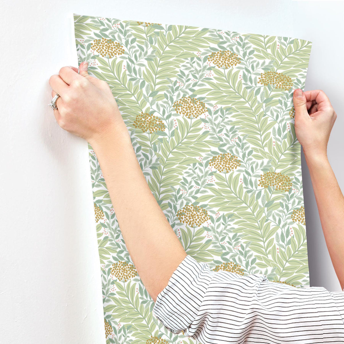 RF7501-peel-and-stick-wallpaper-stick-application-step