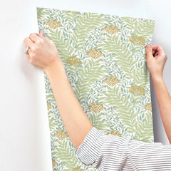 RF7501-peel-and-stick-wallpaper-stick-application-step
