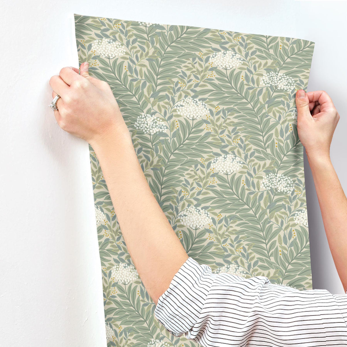 RF7502-peel-and-stick-wallpaper-stick-application-step