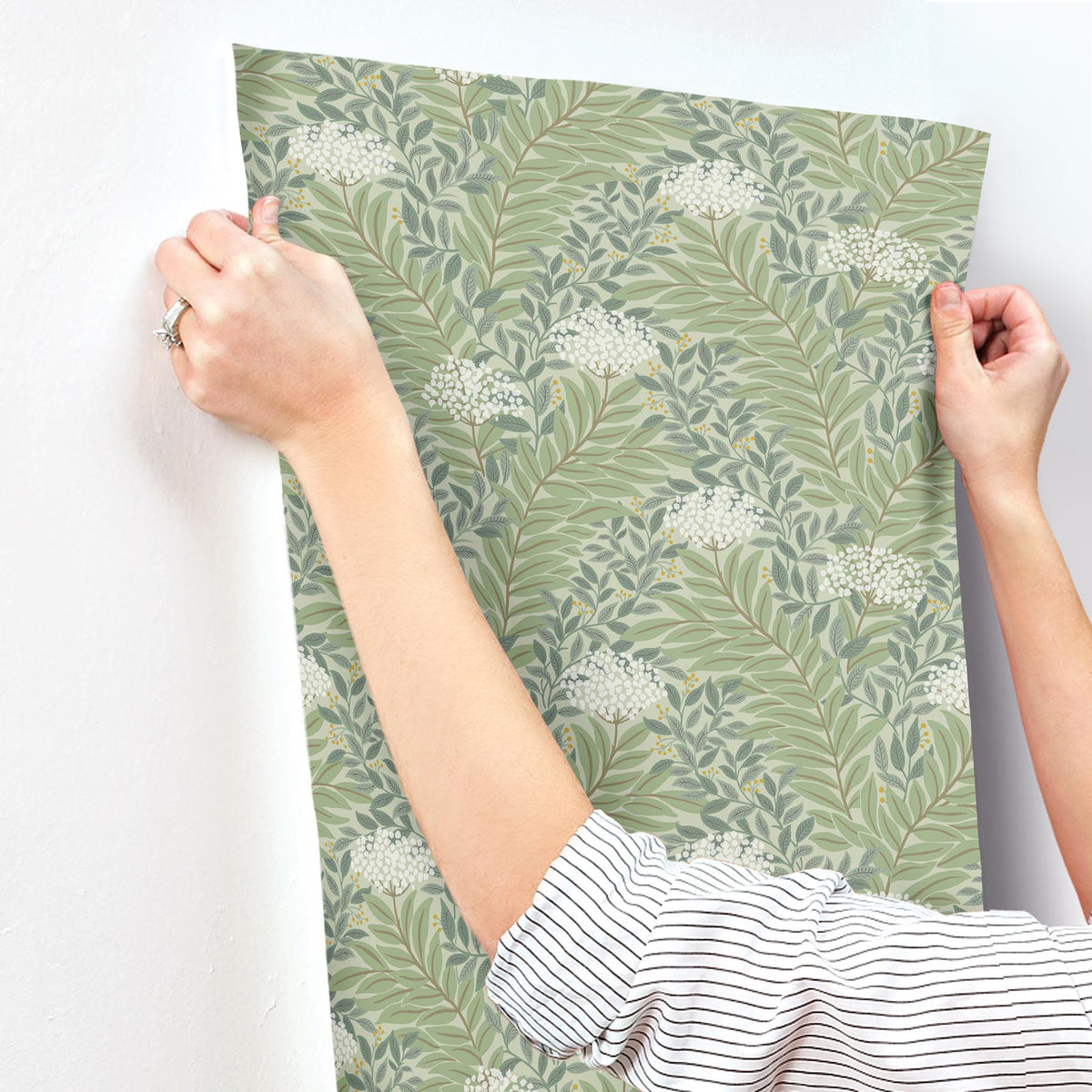 RF7503-peel-and-stick-wallpaper-stick-application-step