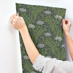 RF7504-peel-and-stick-wallpaper-stick-application-step
