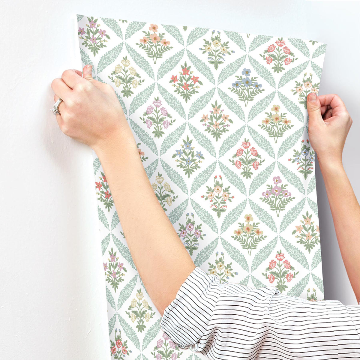 RF7512-peel-and-stick-wallpaper-stick-application-step
