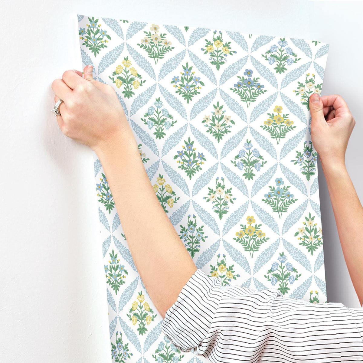 RF7514-peel-and-stick-wallpaper-stick-application-step