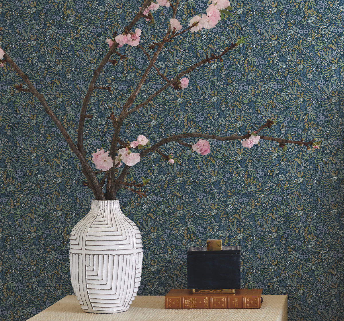 RI5126-peel-and-stick-wallpaper-room-scene-detail-closeup
