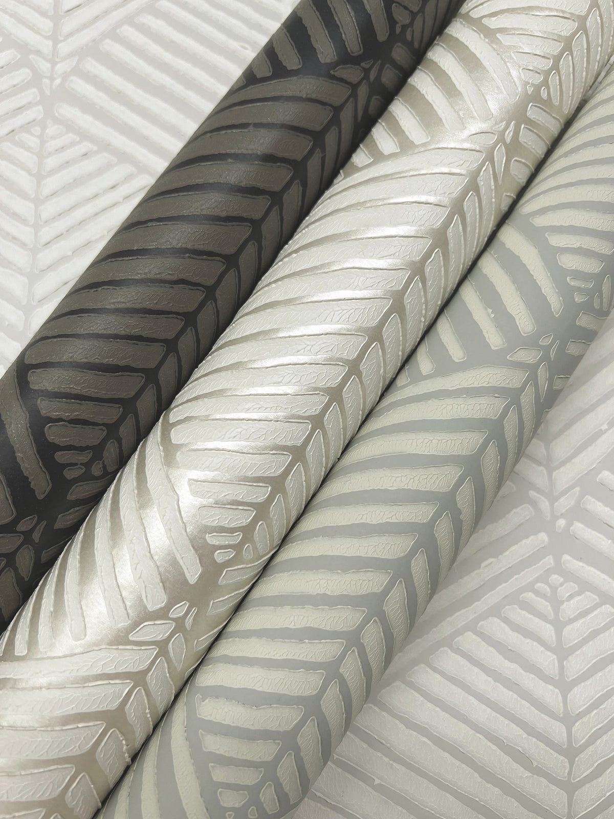 RRD7660N-peel-and-stick-wallpaper-detail-closeup-7