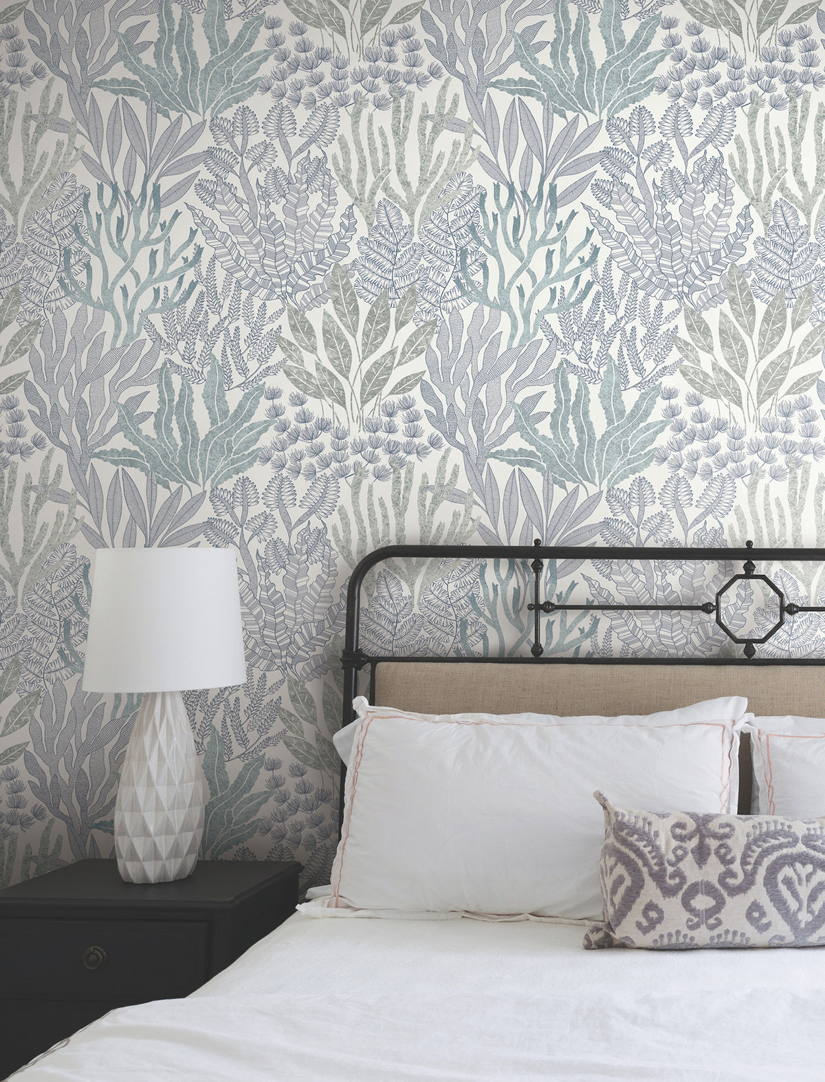RT7804-peel-and-stick-wallpaper-room-scene