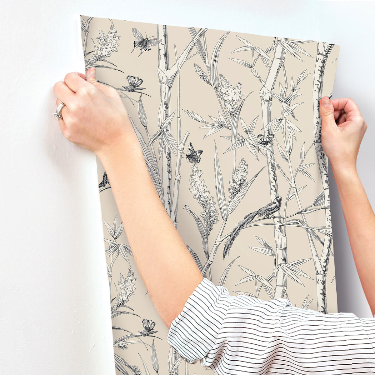 RT7832-peel-and-stick-wallpaper-stick-application-step