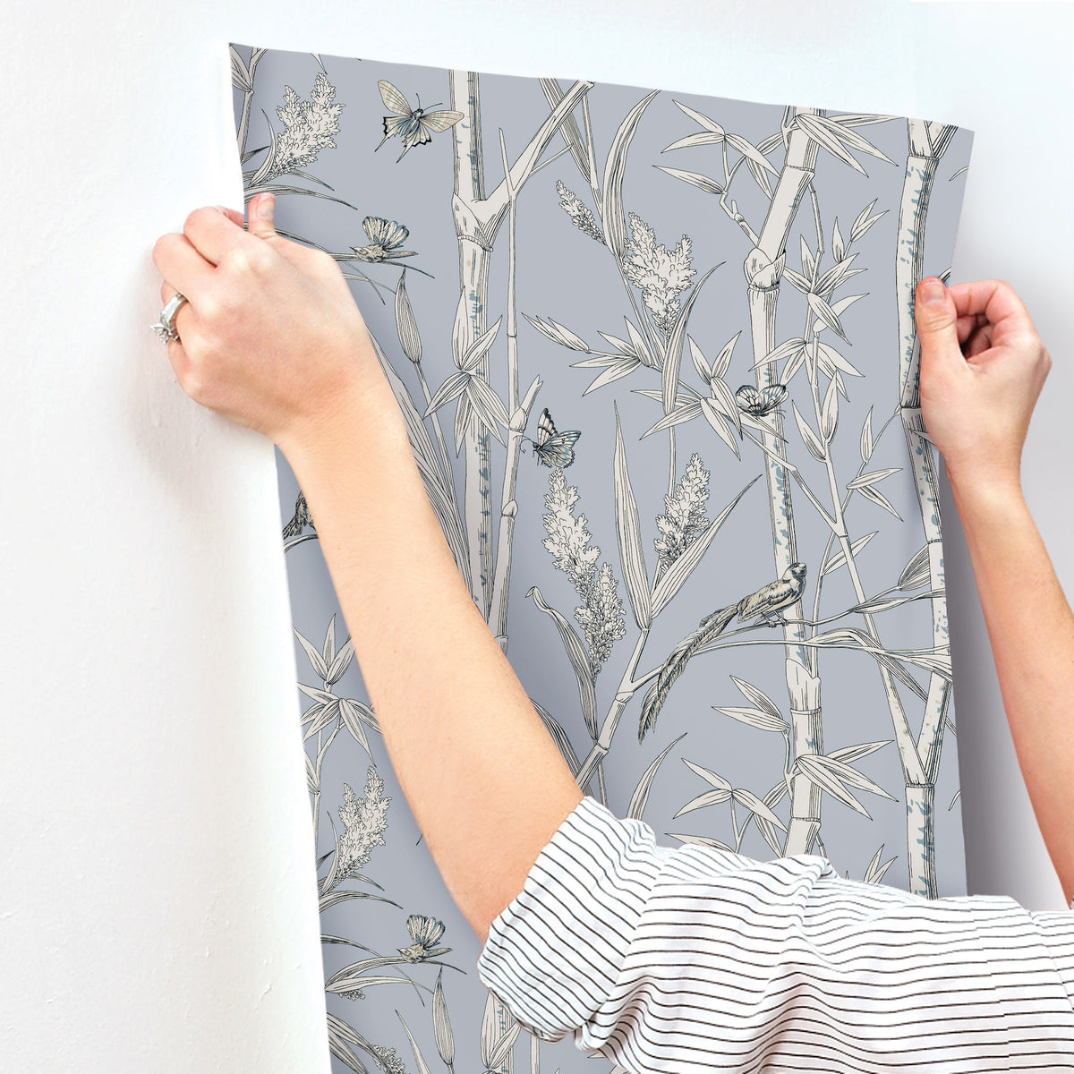 RT7833-peel-and-stick-wallpaper-stick-application-step