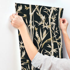 RT7834-peel-and-stick-wallpaper-stick-application-step