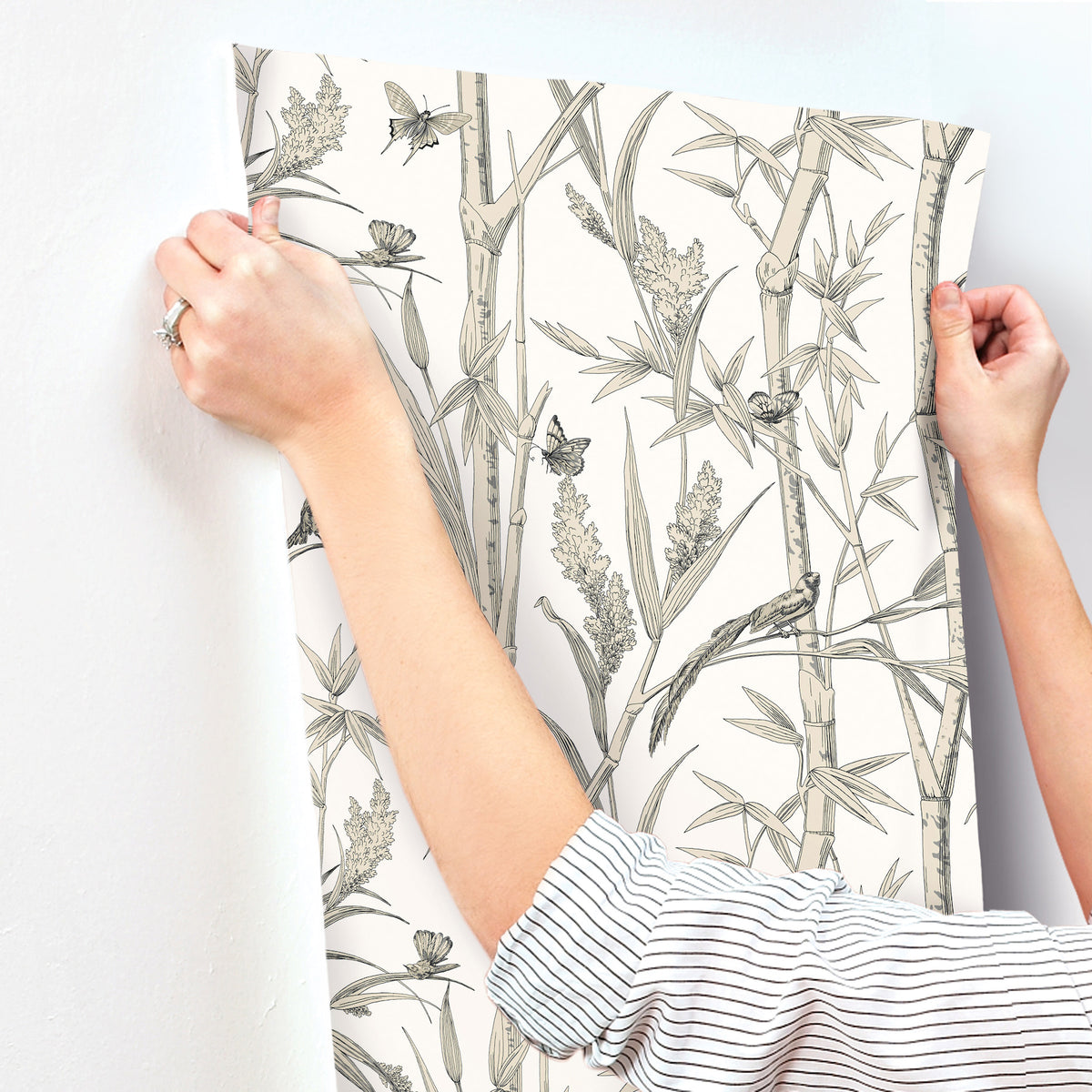 RT7836-peel-and-stick-wallpaper-stick-application-step