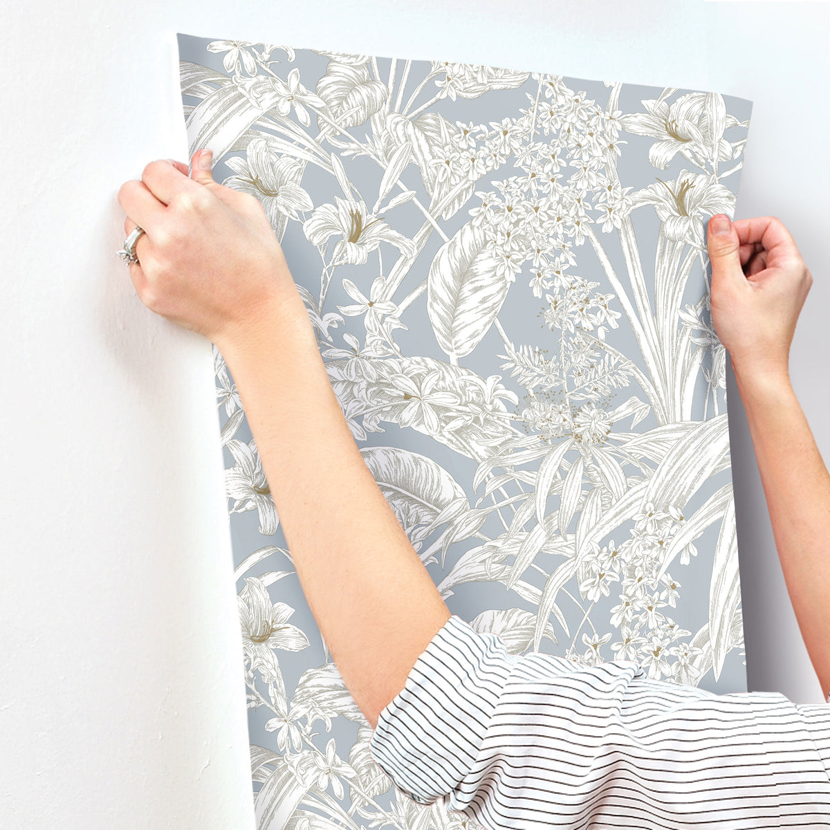 RT7884-peel-and-stick-wallpaper-stick-application-step