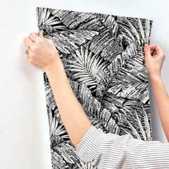 RT7921-peel-and-stick-wallpaper-stick-application-step