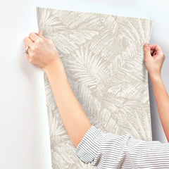 RT7926-peel-and-stick-wallpaper-stick-application-step