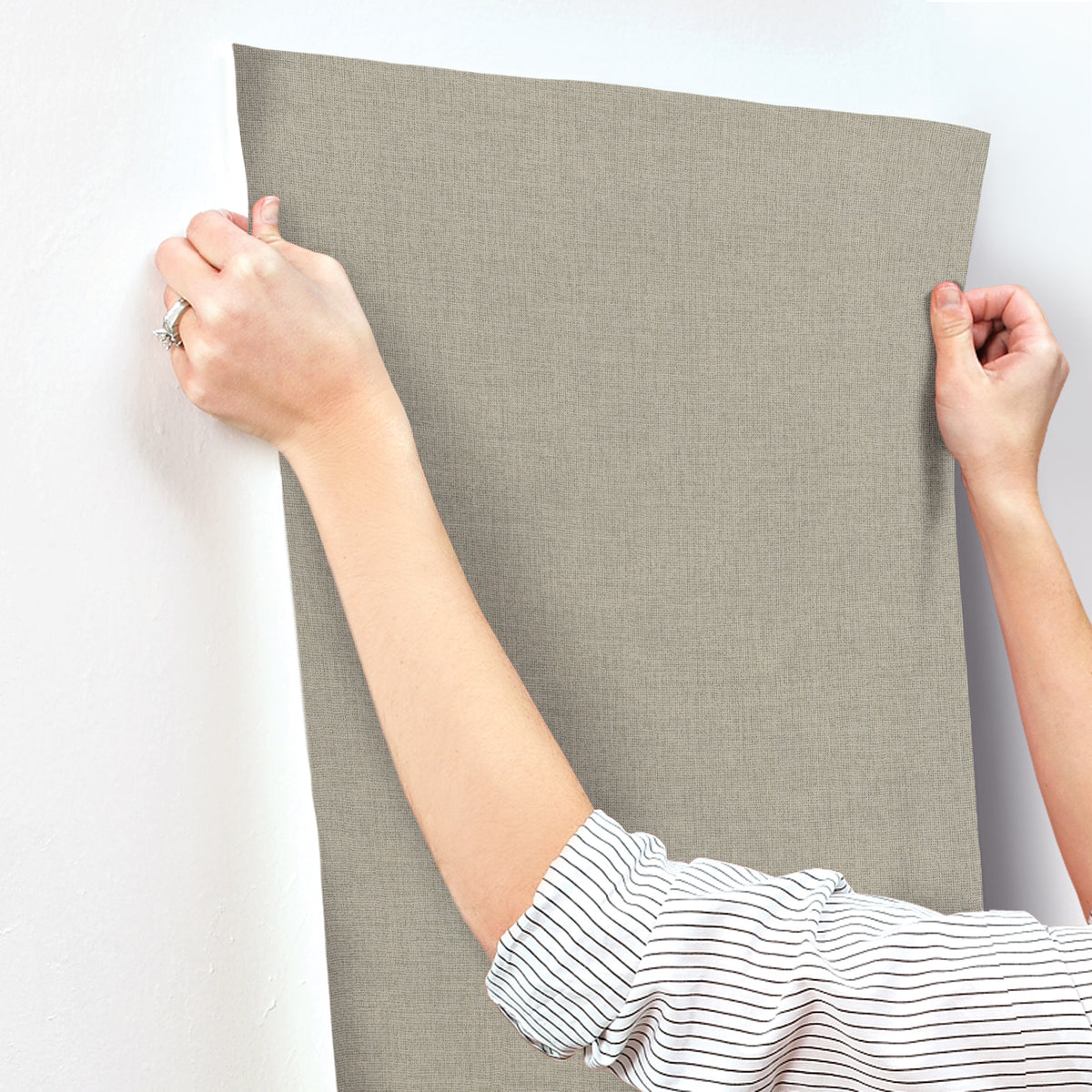 SI20869-peel-and-stick-wallpaper-stick-application-step