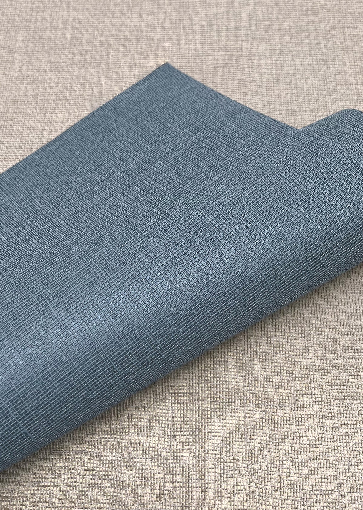 SI24954-peel-and-stick-wallpaper-detail-closeup
