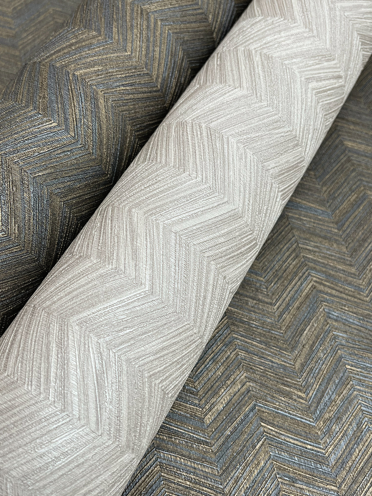 SI25360-peel-and-stick-wallpaper-detail-closeup