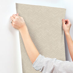 SI25361-peel-and-stick-wallpaper-stick-application-step