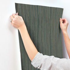 SI25715-peel-and-stick-wallpaper-stick-application-step