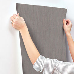 SI25845-peel-and-stick-wallpaper-stick-application-step