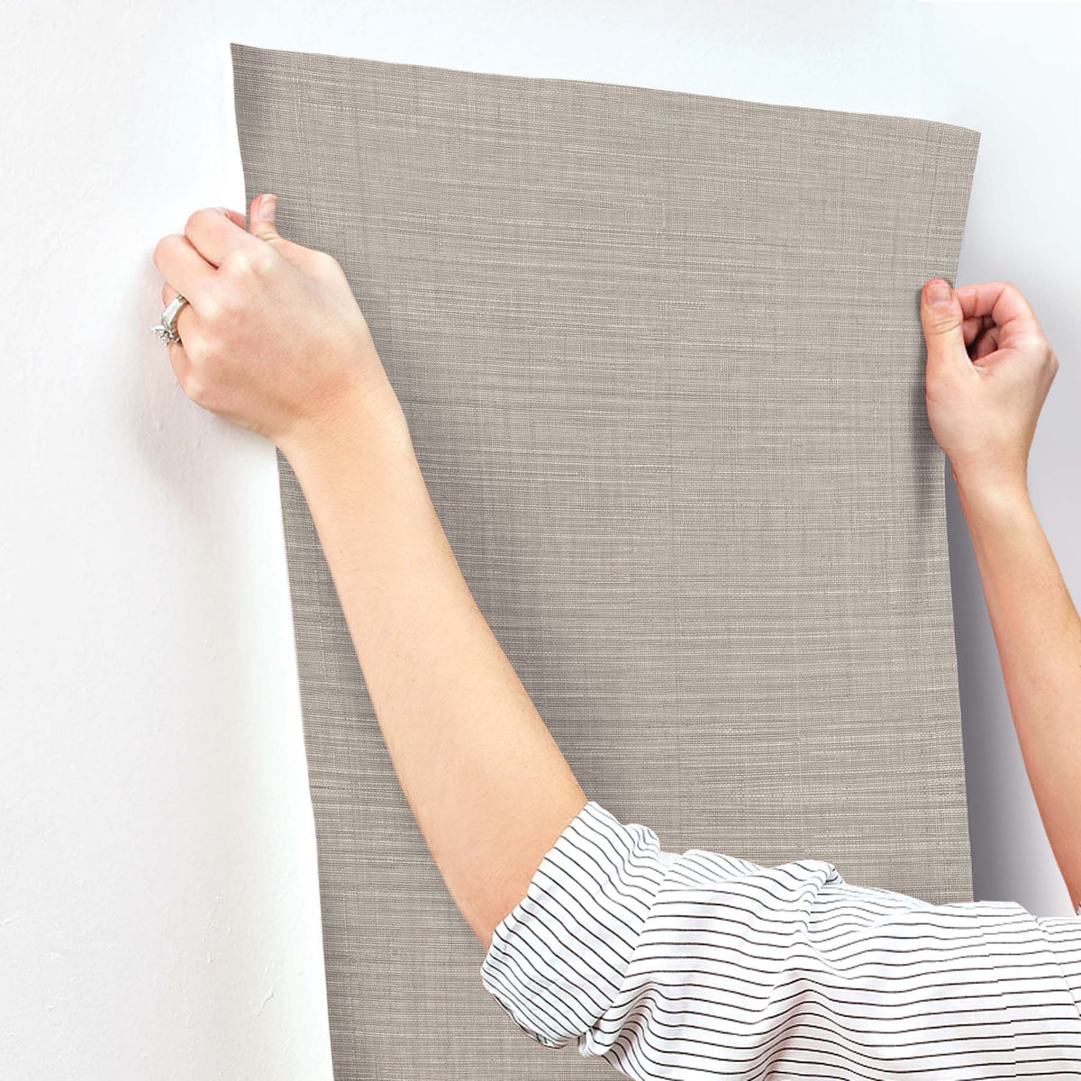 SI25871-peel-and-stick-wallpaper-stick-application-step