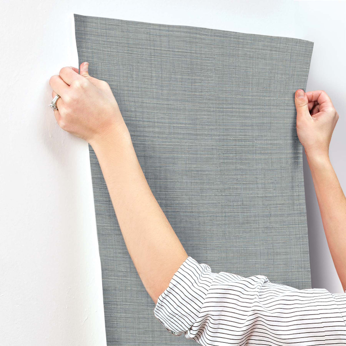 SI25873-peel-and-stick-wallpaper-stick-application-step