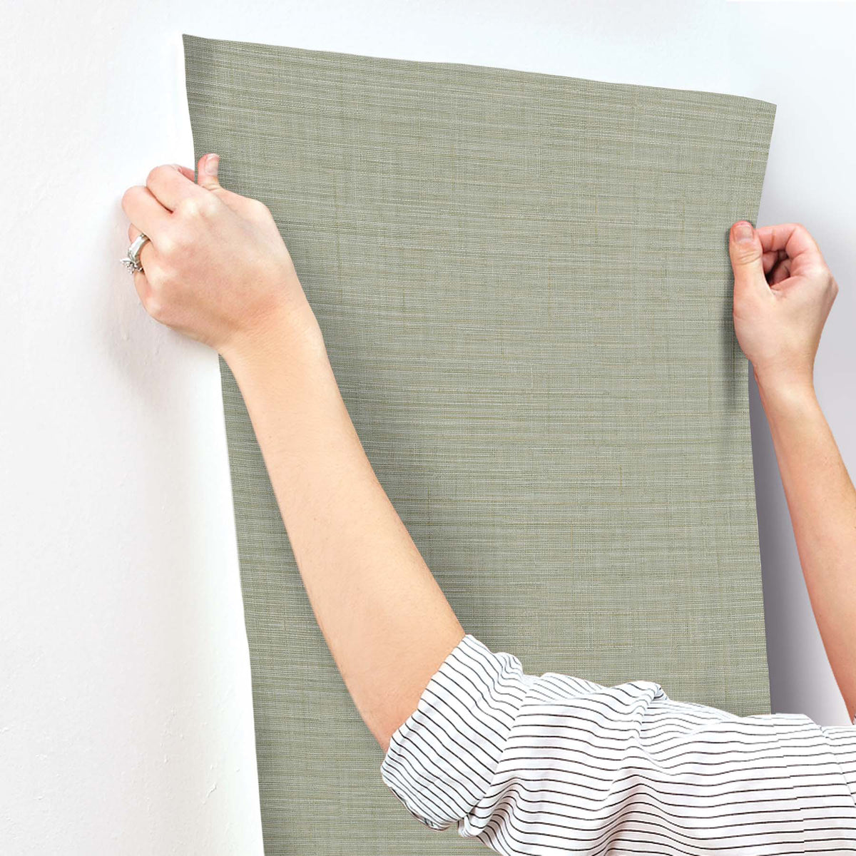 SI25874-peel-and-stick-wallpaper-stick-application-step