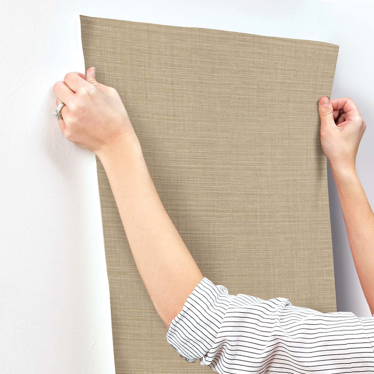 SI25876-peel-and-stick-wallpaper-stick-application-step