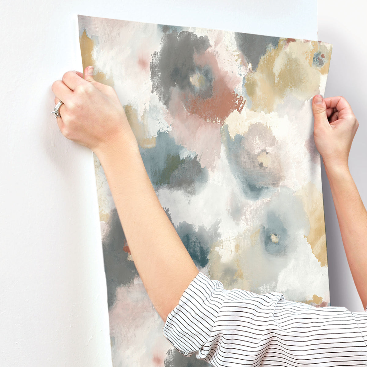UC3822-peel-and-stick-wallpaper-stick-application-step