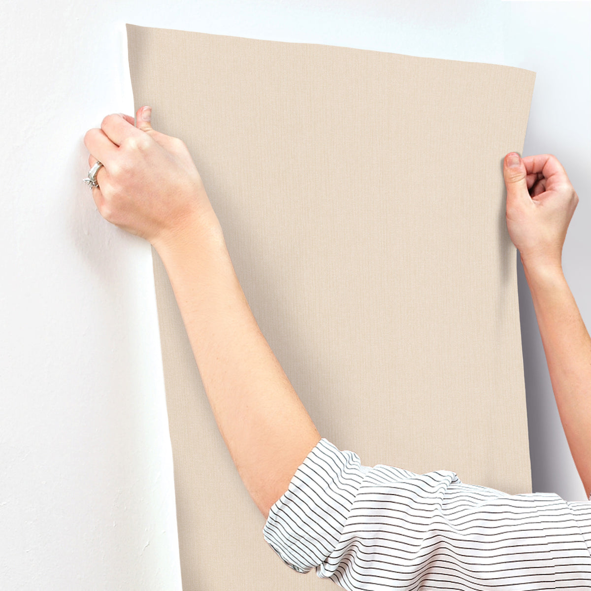 UD2506N-peel-and-stick-wallpaper-stick-application-step