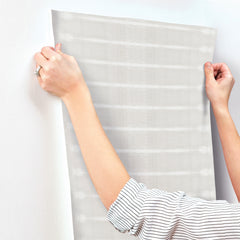 UD2518N-peel-and-stick-wallpaper-stick-application-step