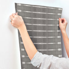 UD2519N-peel-and-stick-wallpaper-stick-application-step