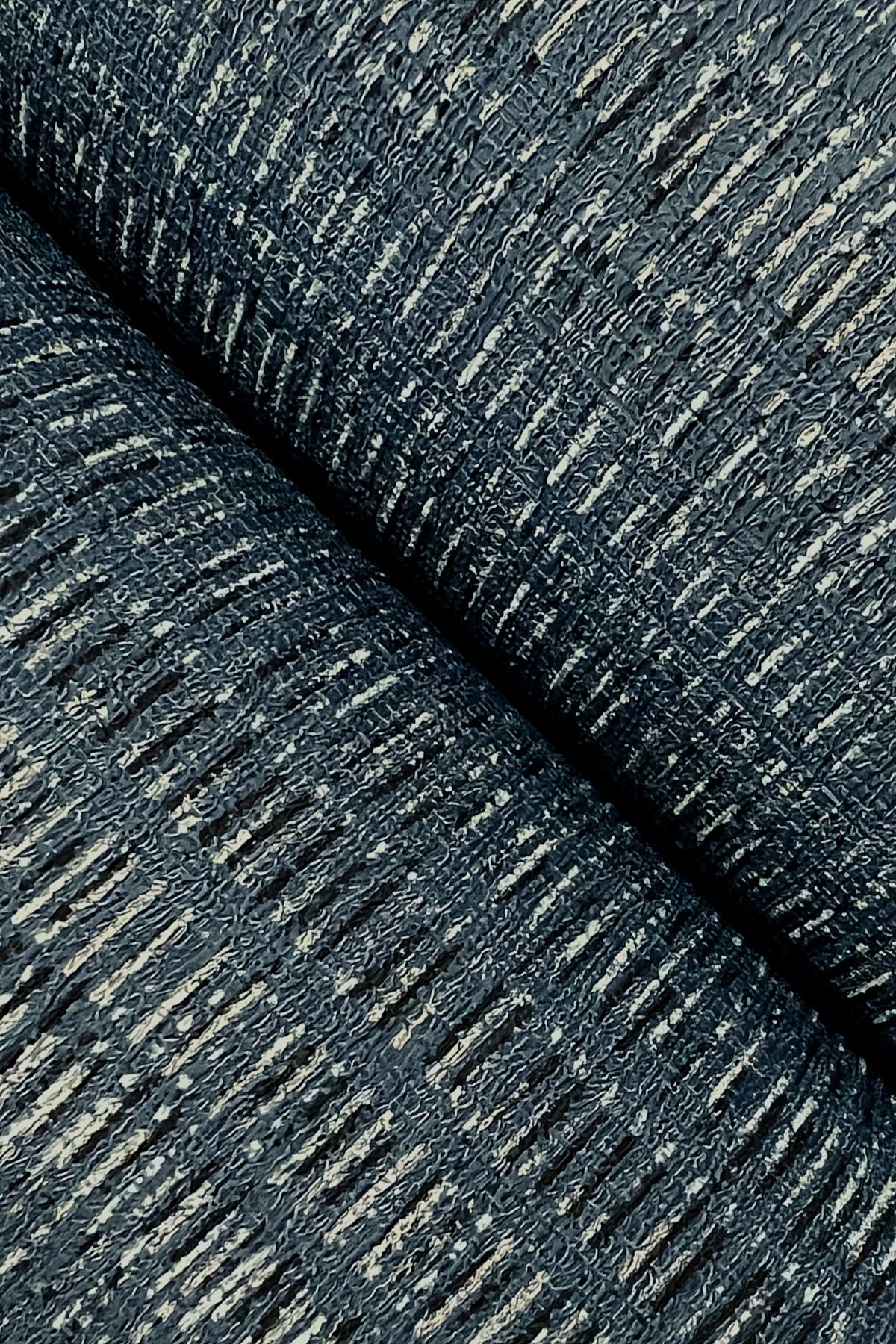 UD2546N-peel-and-stick-wallpaper-detail-closeup