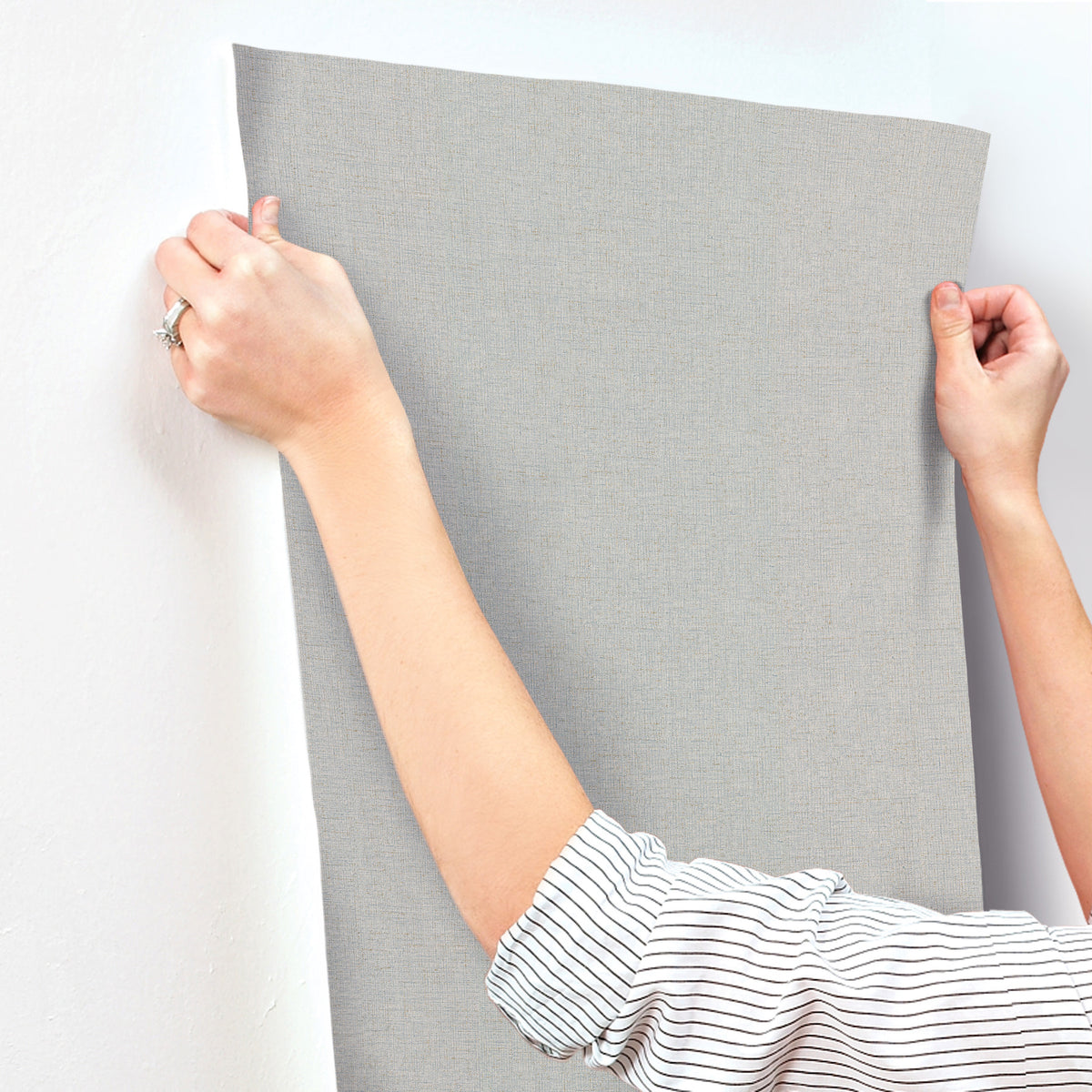UD2557N-peel-and-stick-wallpaper-stick-application-step