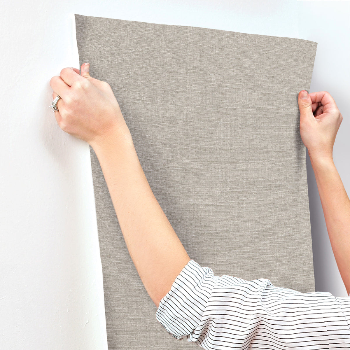 UW1015N-peel-and-stick-wallpaper-stick-application-step