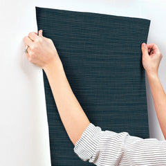 UW1041N-peel-and-stick-wallpaper-stick-application-step