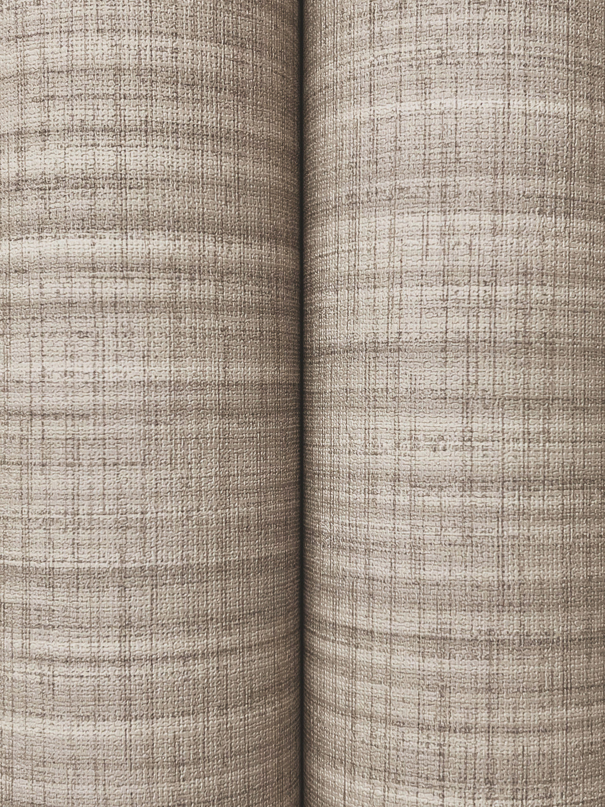 UW1044N-peel-and-stick-wallpaper-detail-closeup