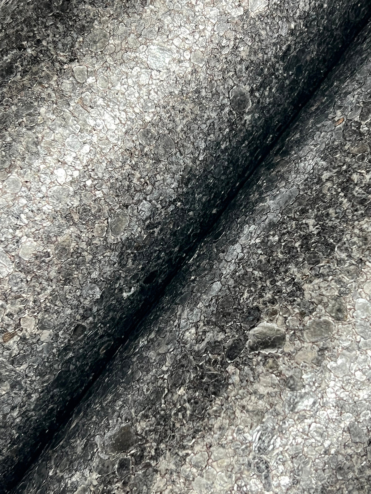 VR1500-peel-and-stick-wallpaper-detail-closeup