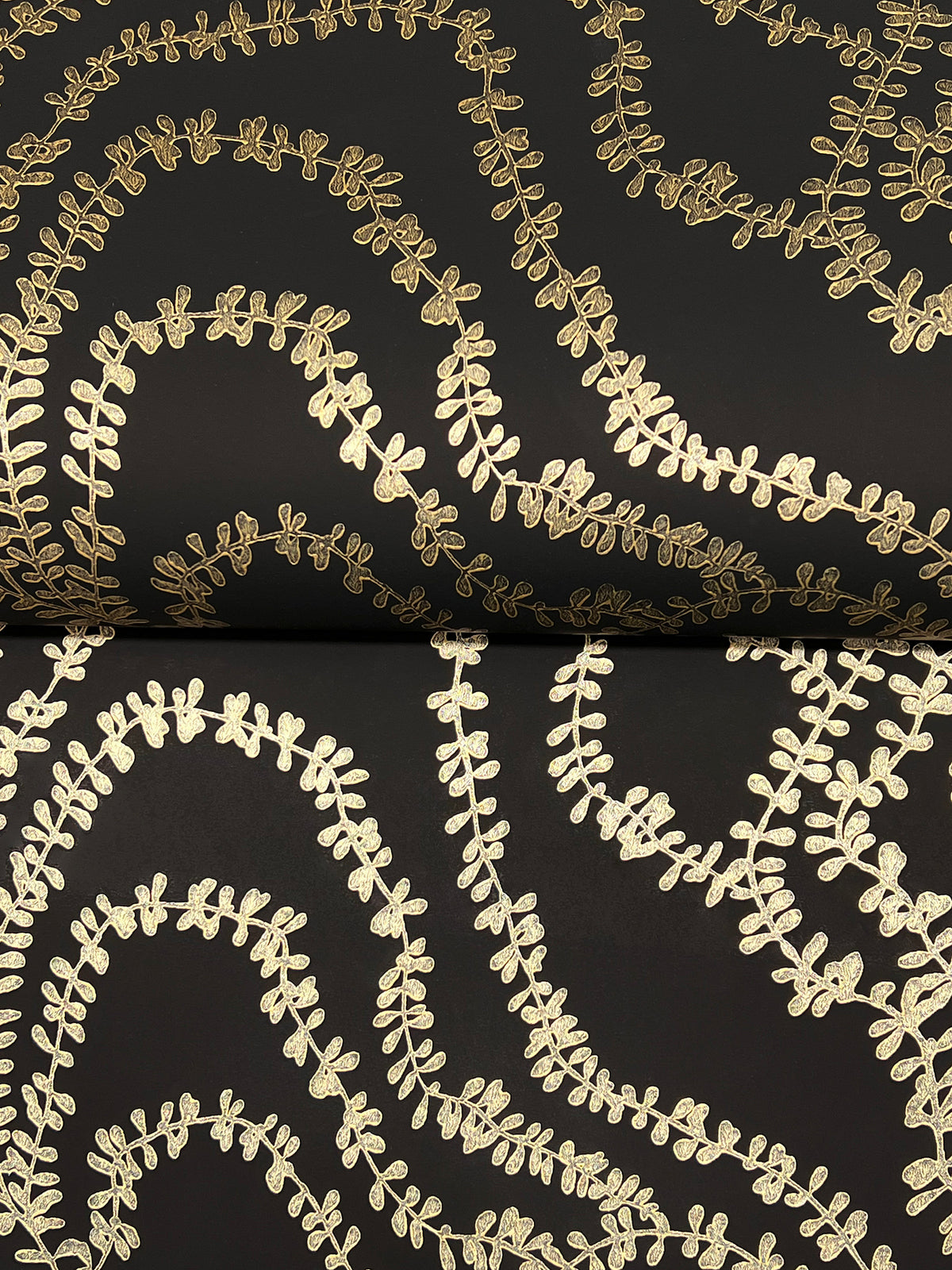 VR1517-peel-and-stick-wallpaper-detail-closeup