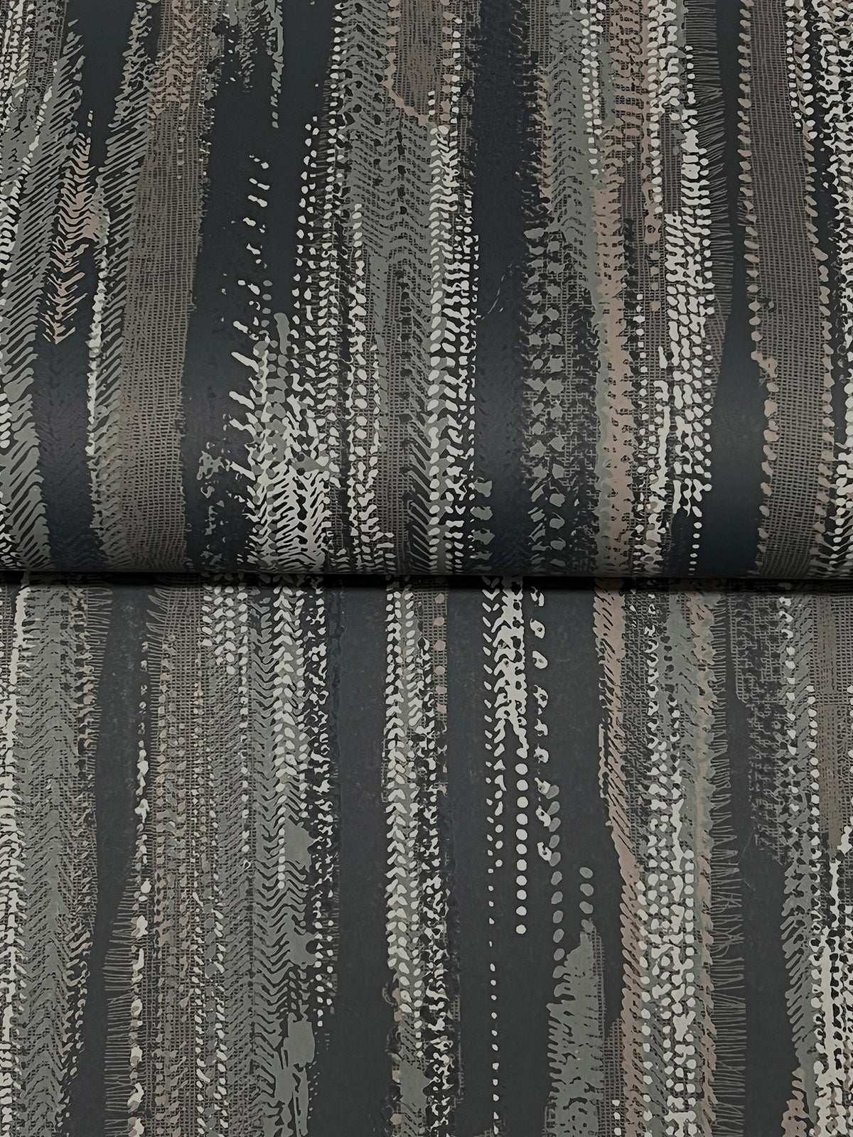 VR1523-peel-and-stick-wallpaper-detail-closeup