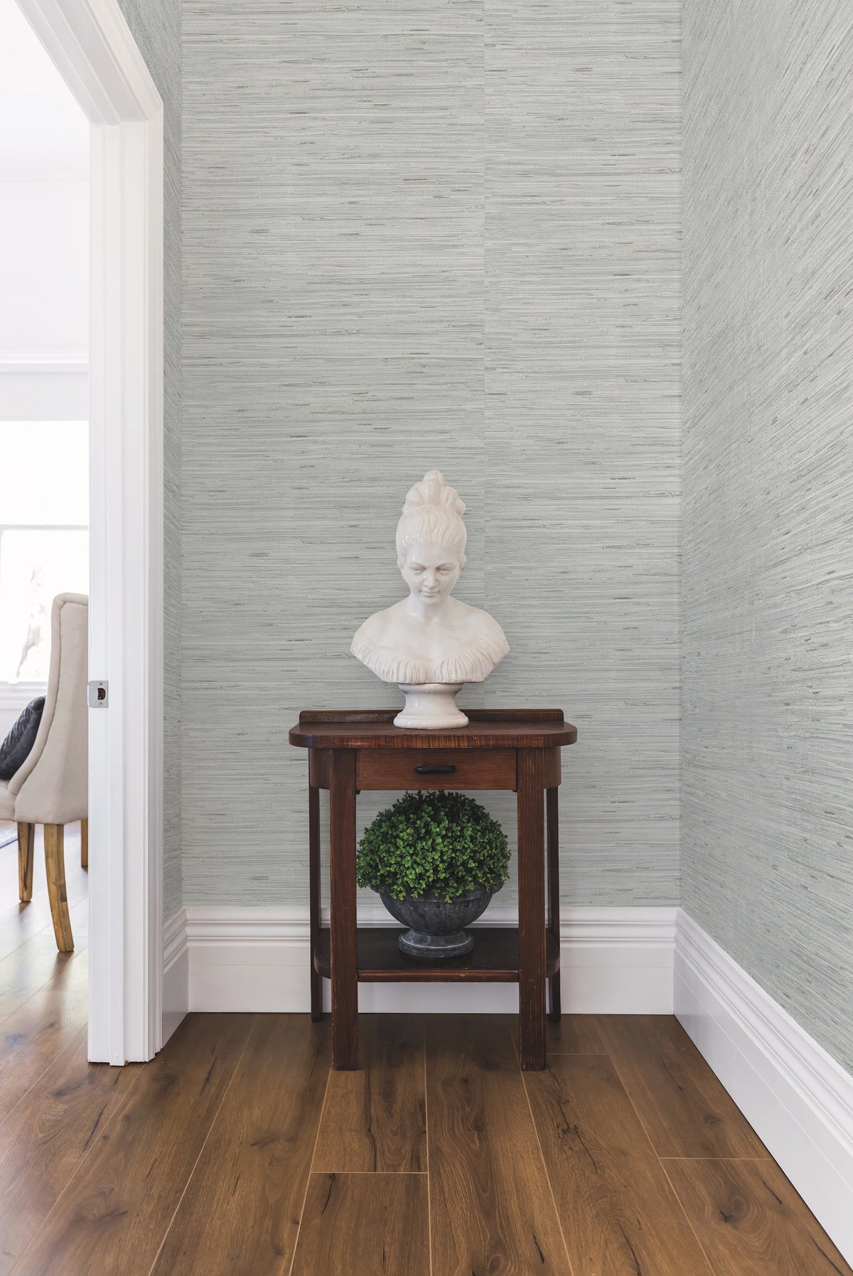 Y6201602-peel-and-stick-wallpaper-room-scene-detail-closeup