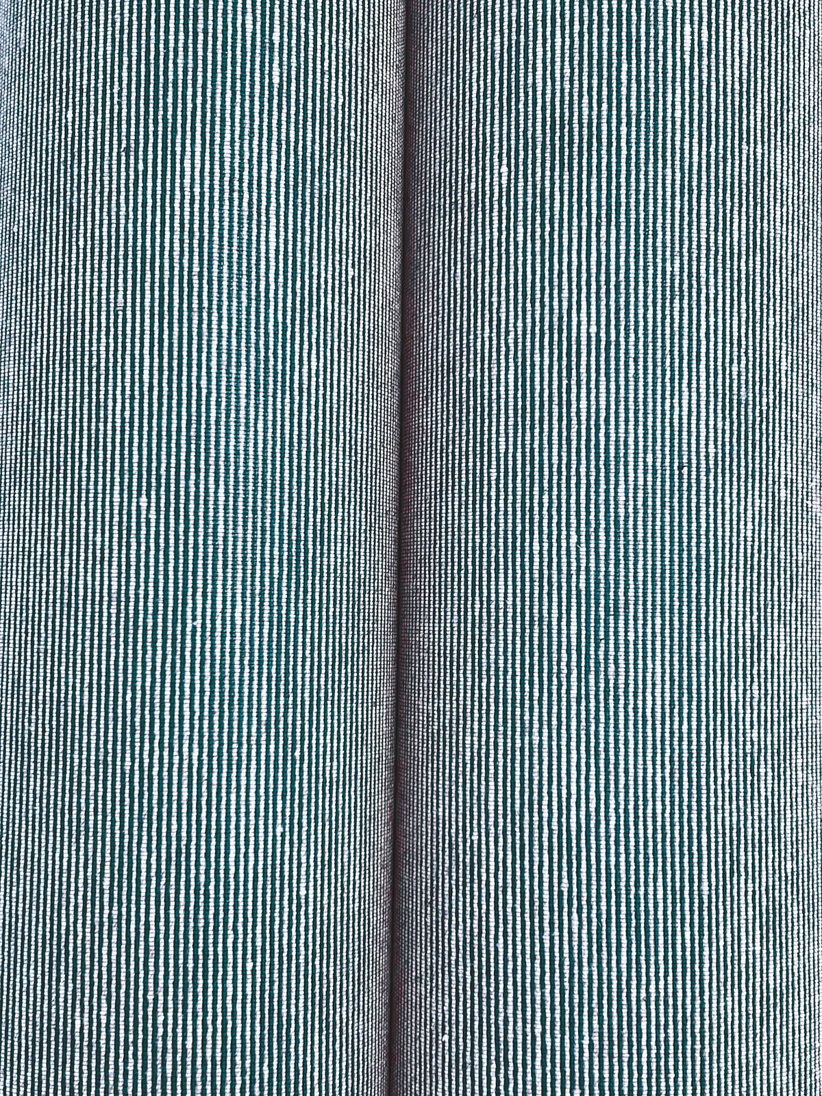 YGL7006-peel-and-stick-wallpaper-detail-closeup