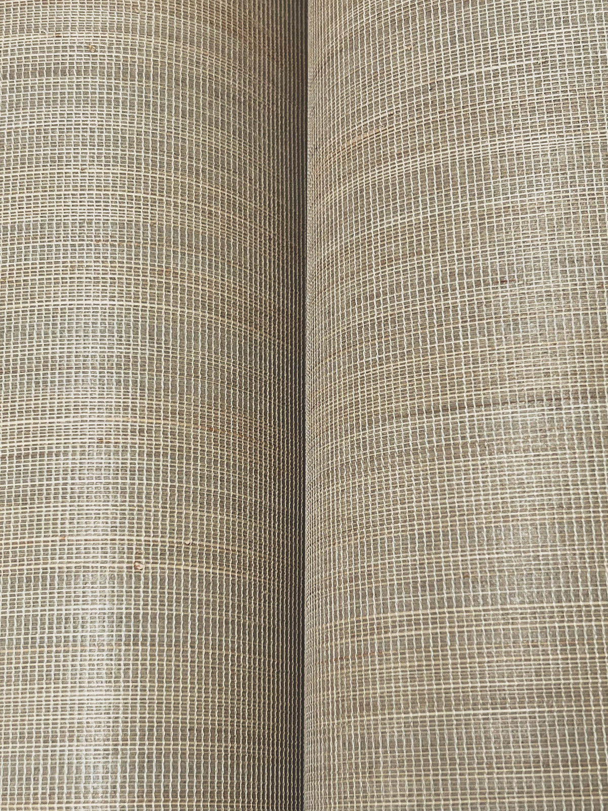 YGL7013-peel-and-stick-wallpaper-detail-closeup