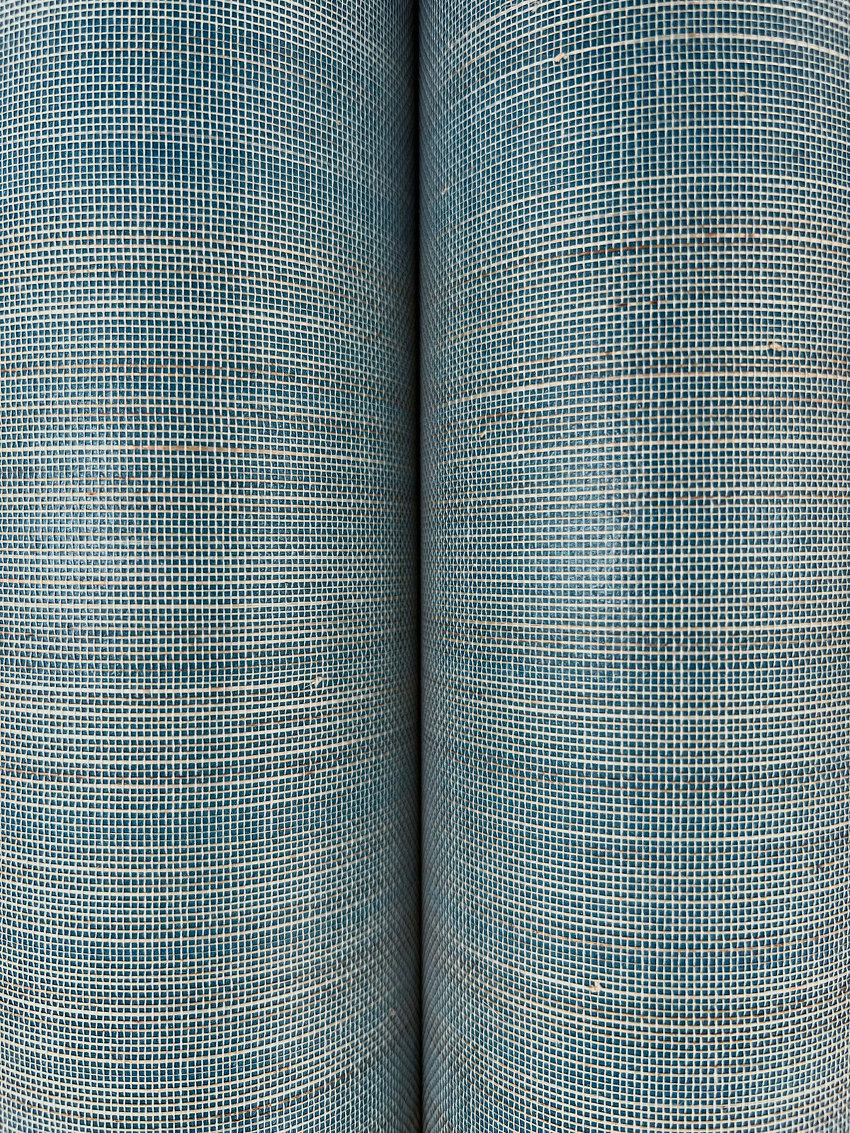 YGL7030-peel-and-stick-wallpaper-detail-closeup