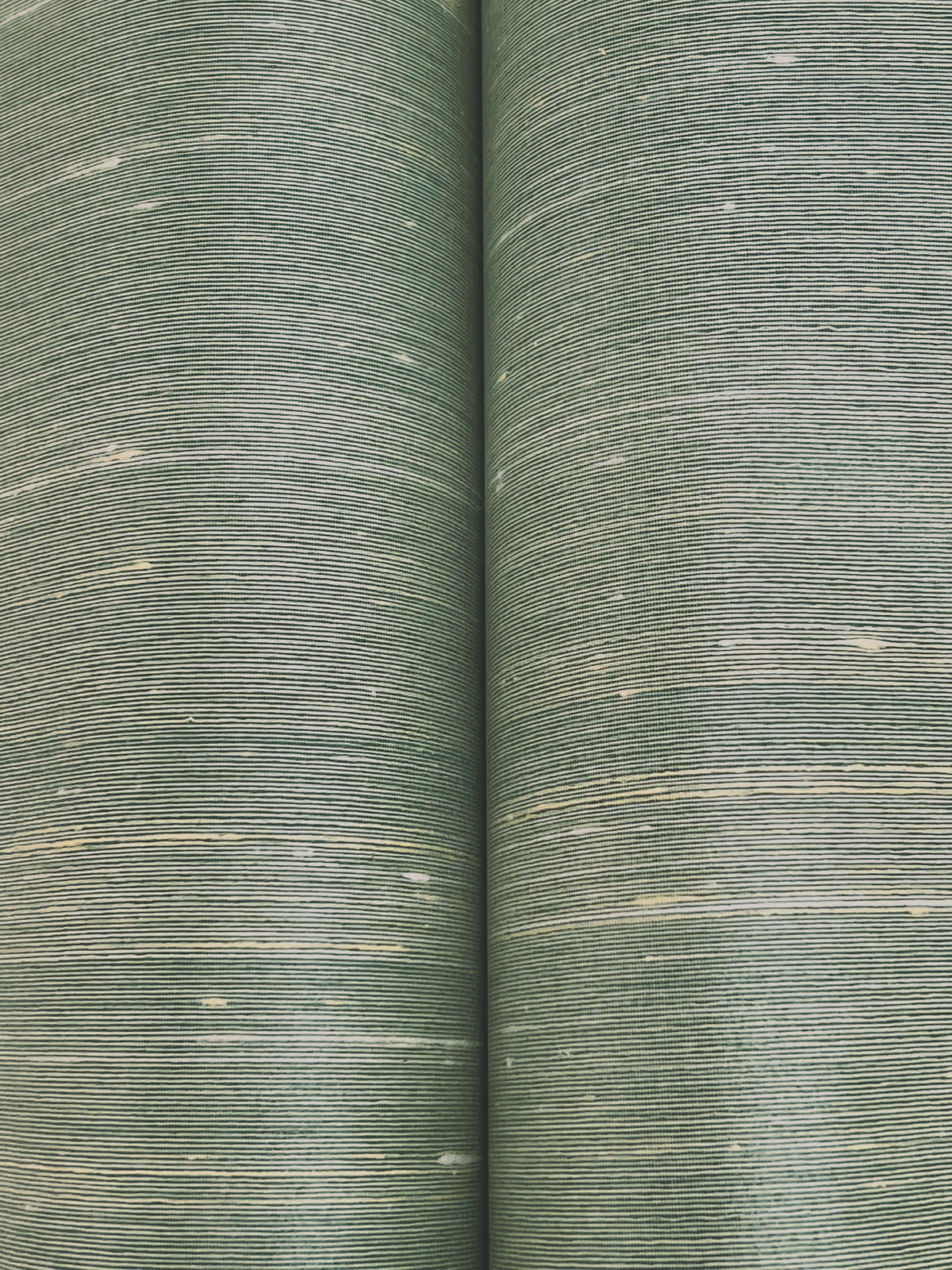 YGL7031-peel-and-stick-wallpaper-detail-closeup